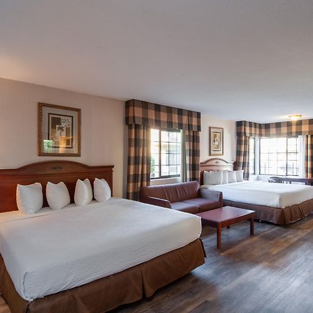 Studio City Court Yard Hotel Room photo