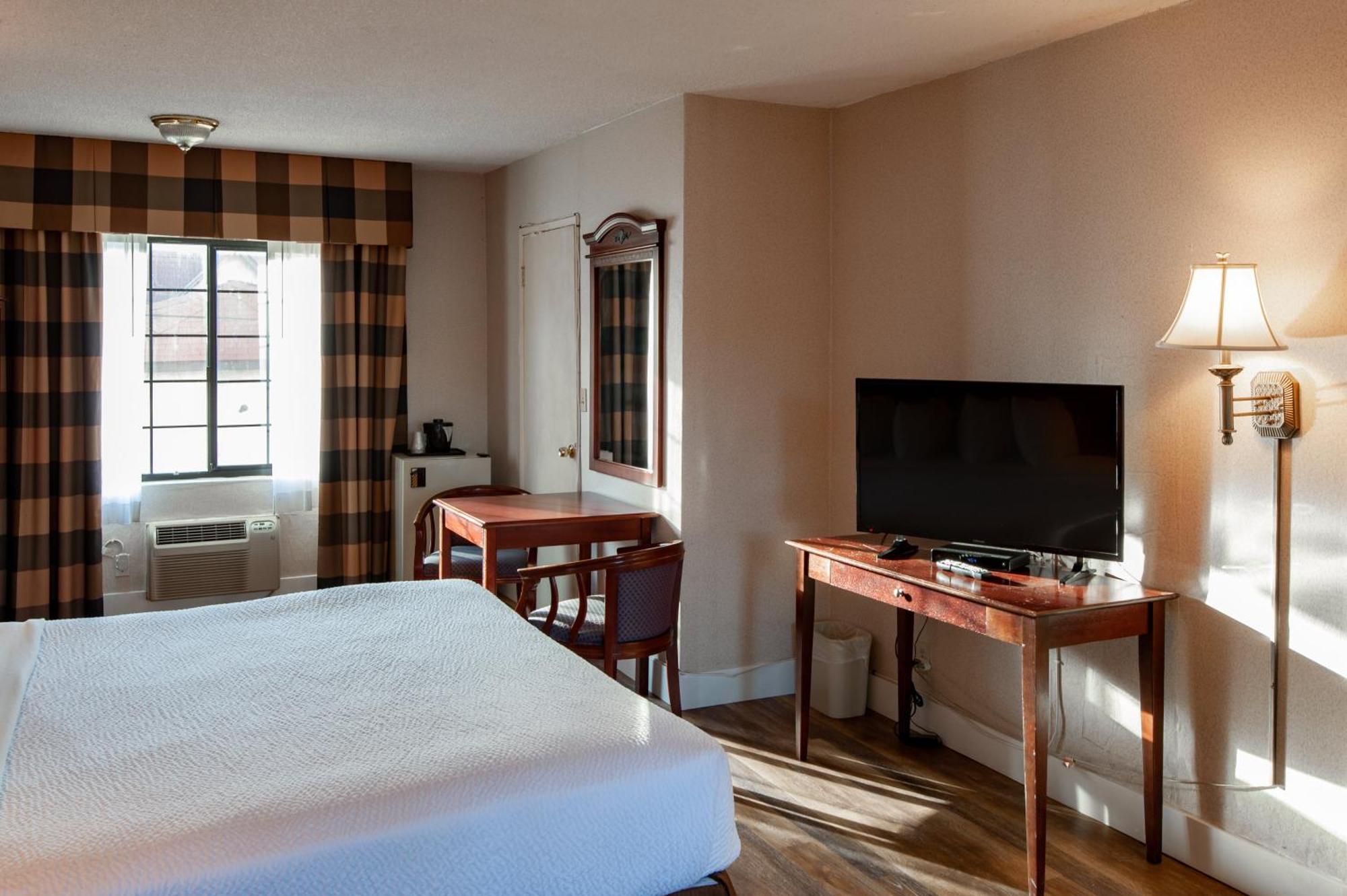 Studio City Court Yard Hotel Exterior photo