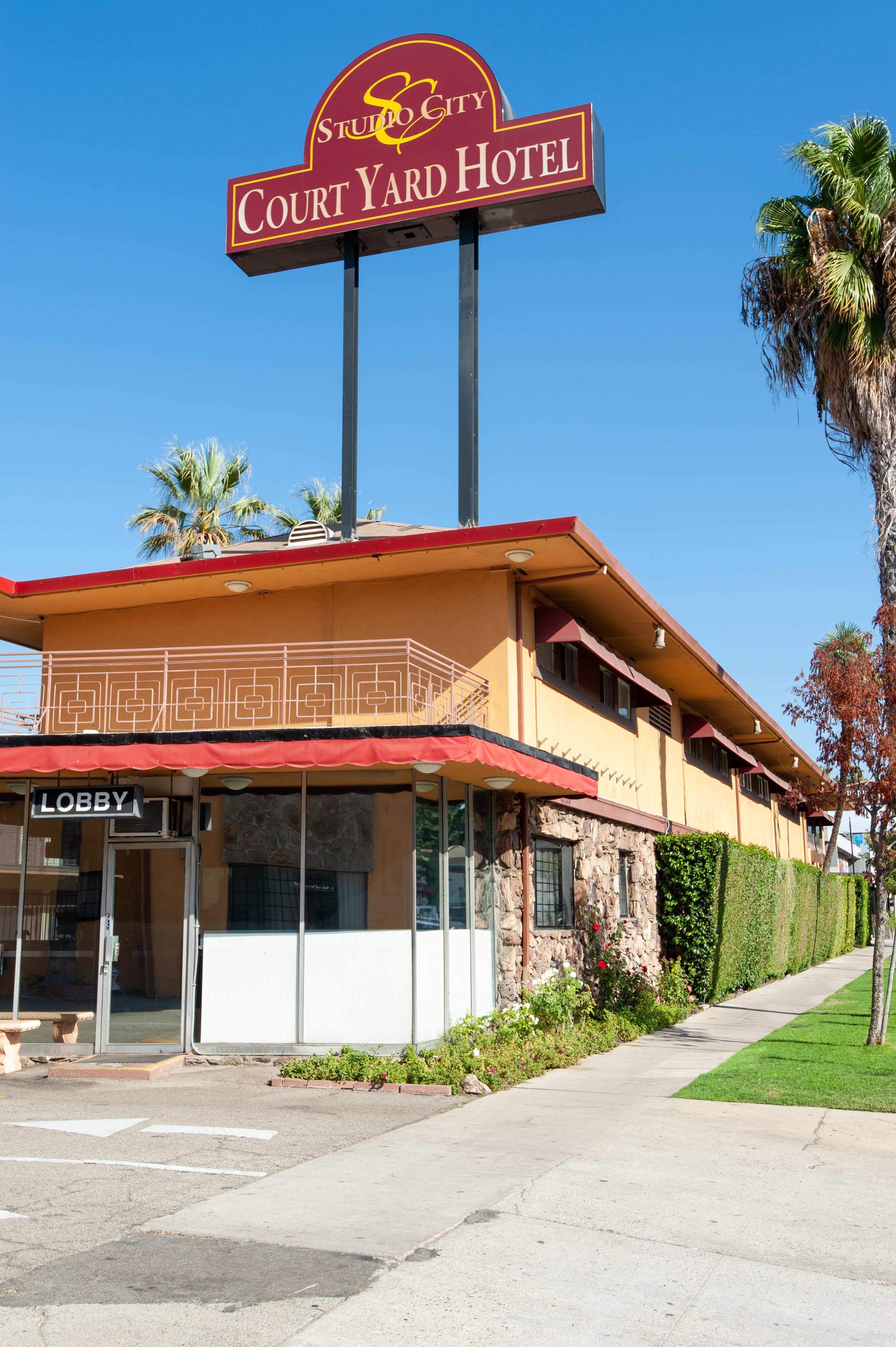 Studio City Court Yard Hotel Exterior photo