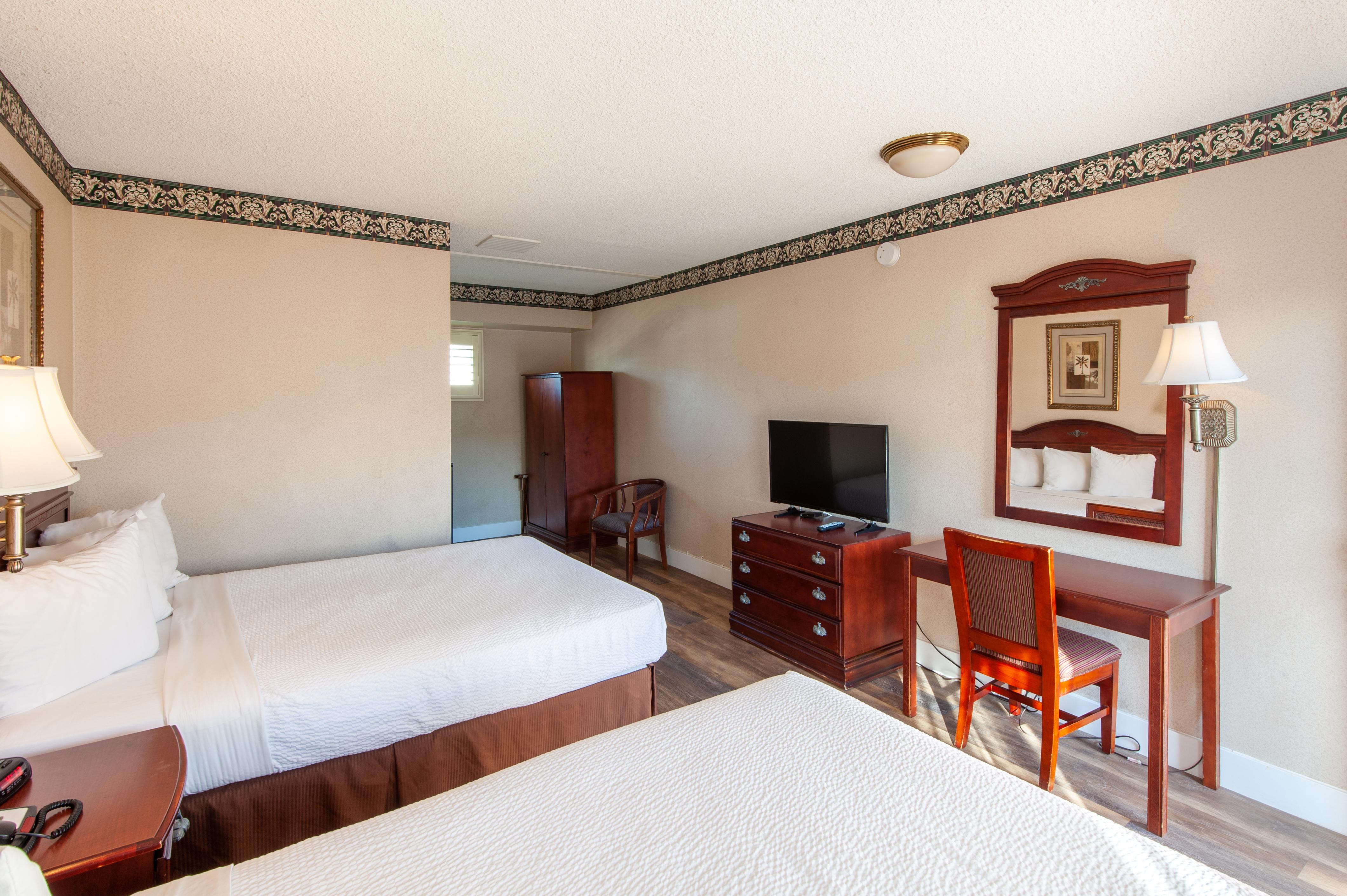 Studio City Court Yard Hotel Room photo