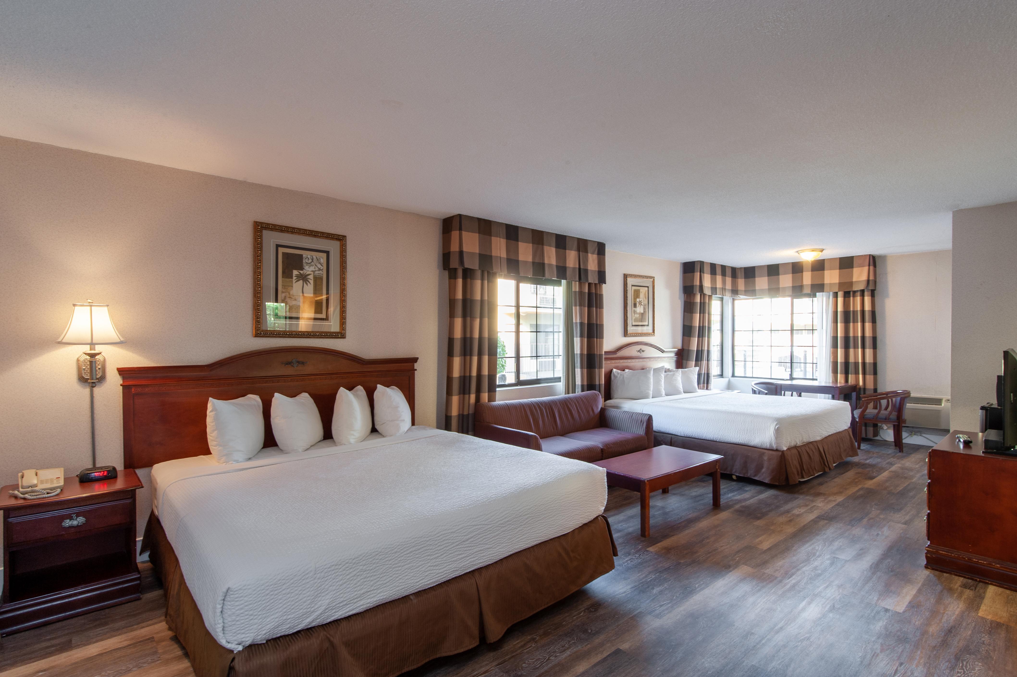 Studio City Court Yard Hotel Room photo