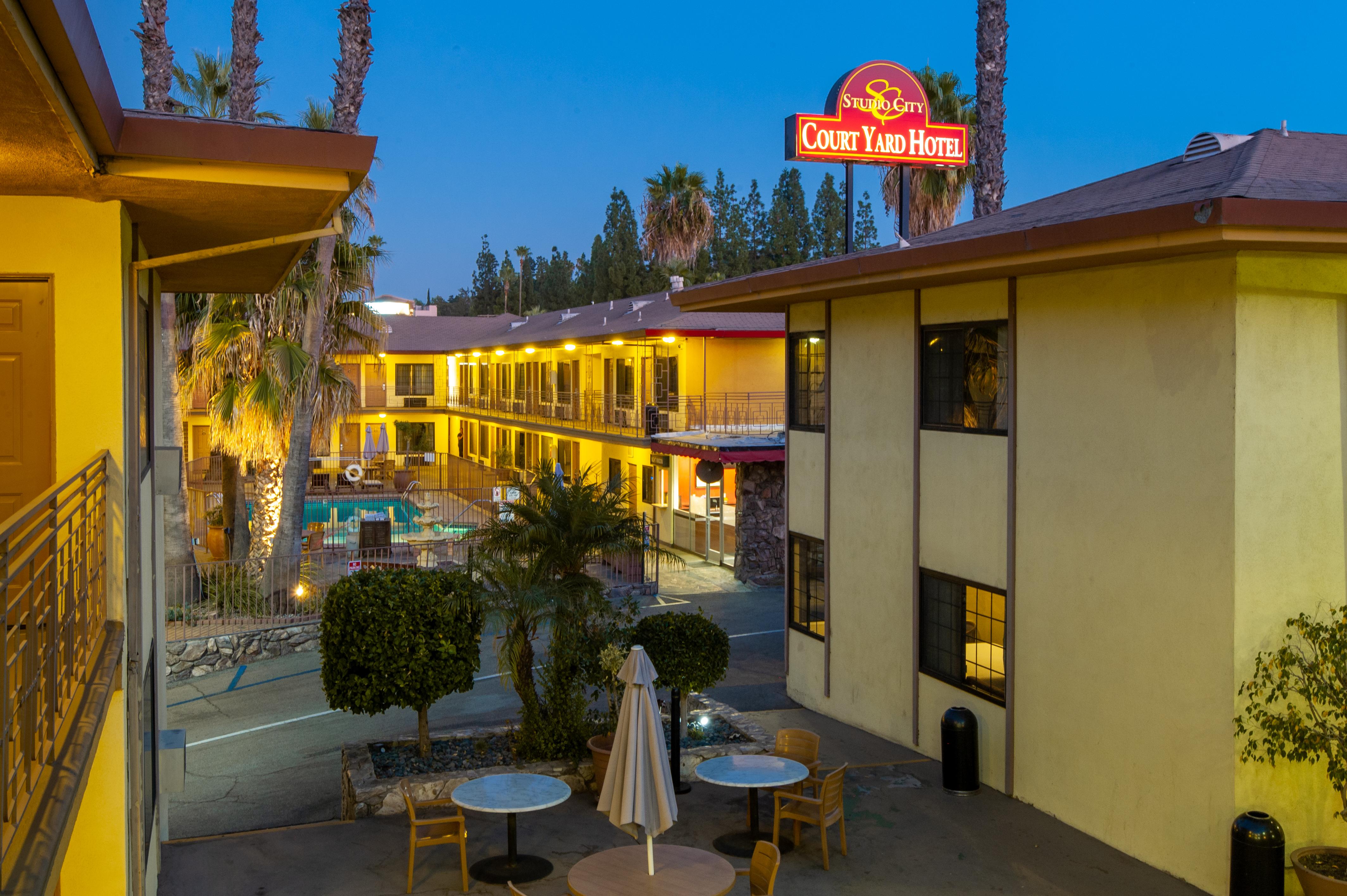 Studio City Court Yard Hotel Exterior photo